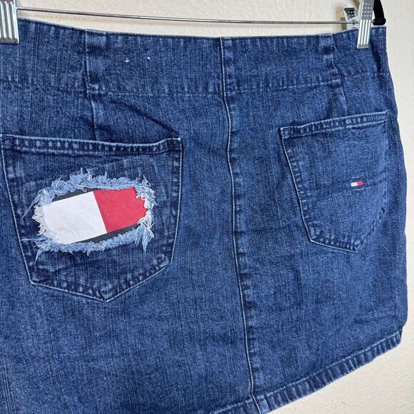 Vintage Y2k Tommy Hilfiger Denim Mini Skirt Size 10 Flag Patches Casual - Picture 7 of 10